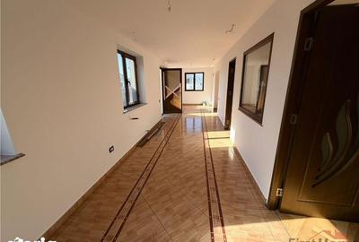 Casă cu 3 camere cu Teren 300 Mp în Central - 5