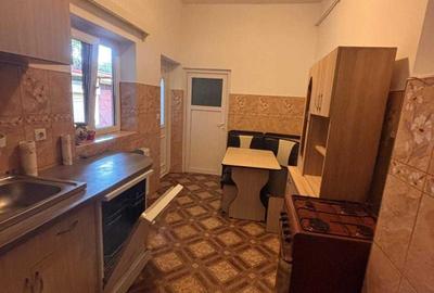 Apartament cu 3 camere semidecomandat în Florilor - 4