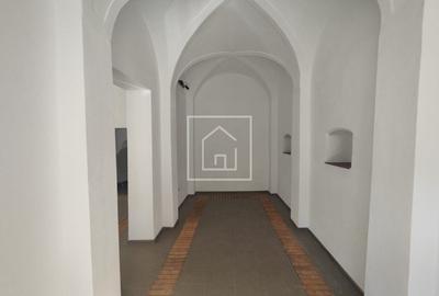 Spatiu comercial renovat, vitrine stradale, ultracentral Sibiu - 2