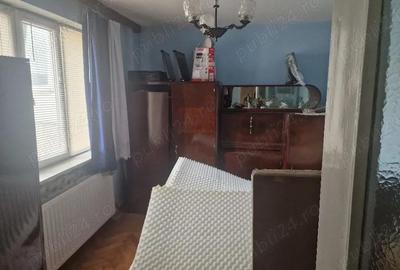 Apartament cu 3 camere semidecomandat în Central - 1