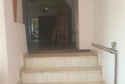 Casa cu etaj,teren 400 mp, pretabila : clinica, gradinita, b - 3