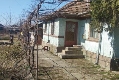 Casă cu 4 camere în Central - 1