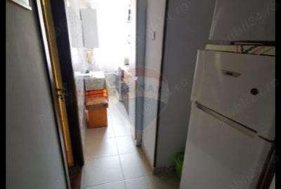 Vand apartamentul meu, cu 1 camera, din Zona Clubului Tineretului, etajul 2, Municipiul Piatra Neamt - 1