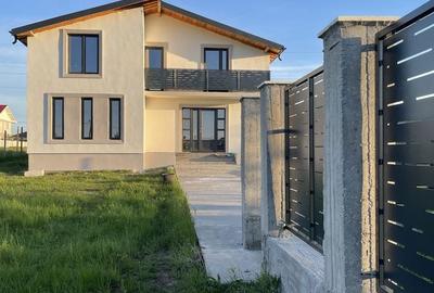 Casă cu 4 camere cu Teren 700 Mp în Central - 2