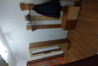 Inchiriez apartament cu 2 camere in Roman - 1