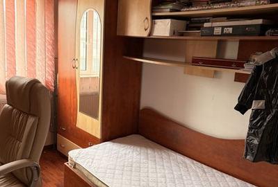 Apartament cu 3 camere semidecomandat în Gării