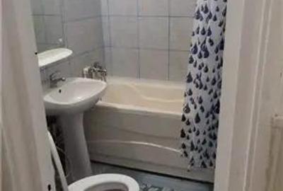 Garsonieră decomandată în Girocului