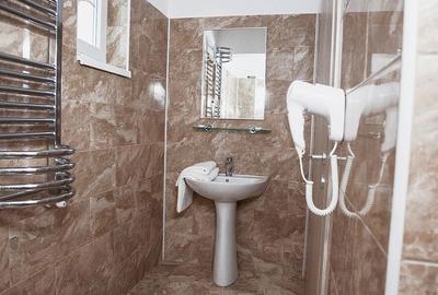 Spațiu comercial, de 770 mp, în Central - 8