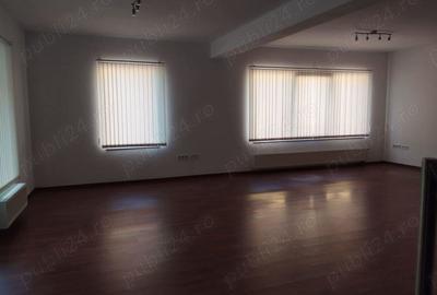 Spațiu comercial, de 200 mp, în Central - 3