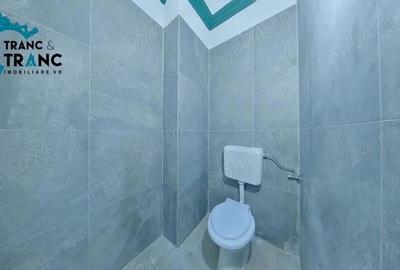 Cladire Centrala pe 3 nivele cu 7 camere si 10 parcari in curte - 2