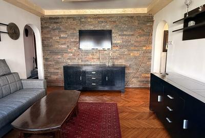 Apartament cu 3 camere semidecomandat în Giulești