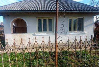 Casă cu 4 camere în Crăciunești - 1