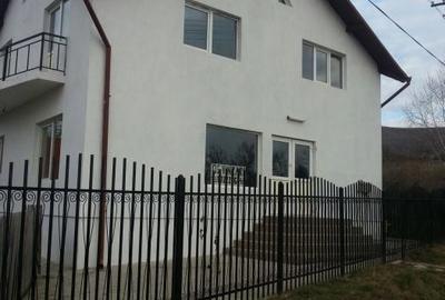 Casă cu 4 camere cu Teren 2000 Mp în Văleni - 5