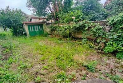 Resita Casa Curte Comuna cu Teren si Garaj.Un singur vecin - 1