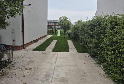 Casă cu 4 camere cu Canalizare în Sânpetru