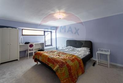 Casă cu 9 camere cu Teren 650 Mp în Tractorul - 44