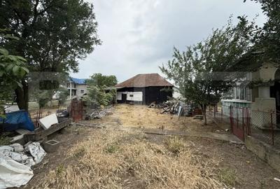 Casă cu 2 camere cu Teren 11600 Mp în Central - 2