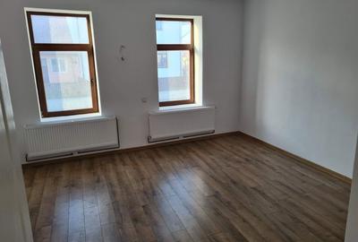 Apartament cu 3 camere decomandat în Central - 8