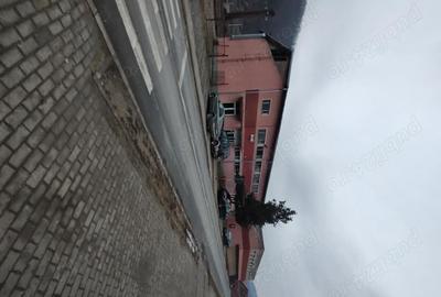 Spațiu comercial, de 4,000 mp, în Central - 9