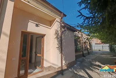 Casa cu curte de inchiriat pe termen lung Pia?a Centrala, ideala ?i pentru birouri - 2