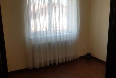 Apartament cu 3 camere decomandat în Roșu - 1