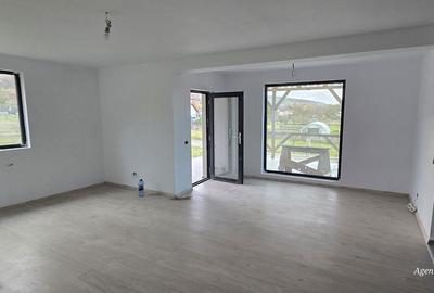 Casă cu 5 camere cu Teren 1000 Mp în Mihai Eminescu - 2