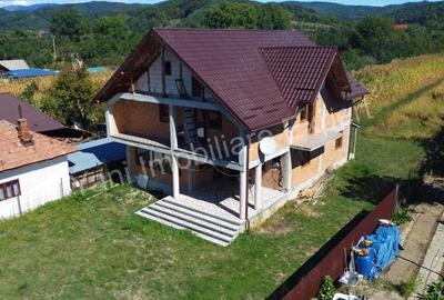 Casă cu 5 camere cu Teren 2351 Mp în Central - 20