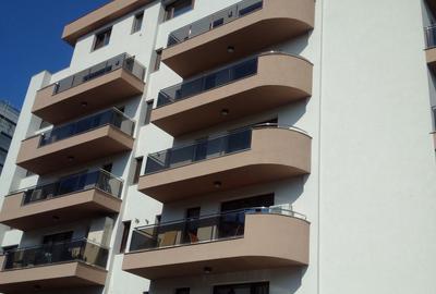 Apartament cu 2 camere decomandat în P-ța Victoriei