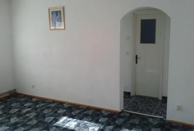 Apartament cu 3 camere semidecomandat în Platoul Izvor - 4