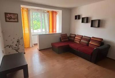 Apartament cu 3 camere semidecomandat în Central - 1
