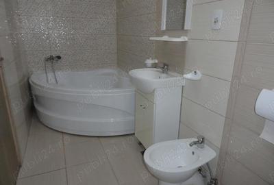 Apartament cu 3 camere semidecomandat în Central - 2