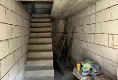 Casă cu 7 camere cu Teren 2650 Mp în Colțești - 3