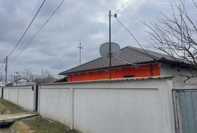 Casă cu 2 camere cu Teren 900 Mp în Foltești - 1