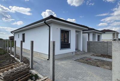 Casă cu 3 camere semidecomandat în Moșnița Nouă - 3