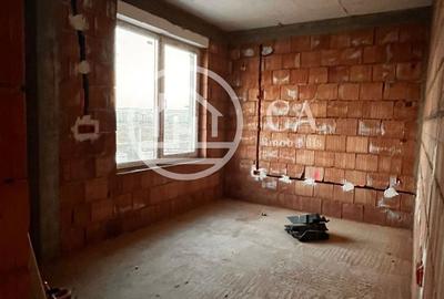 Casă cu 4 camere decomandat în Central