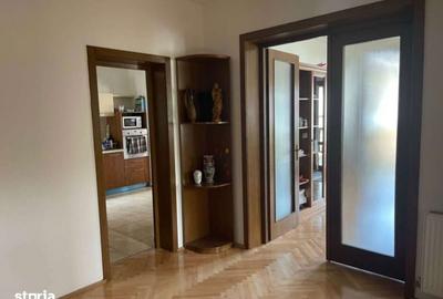 Casă cu 4 camere decomandat în Orlat - 3