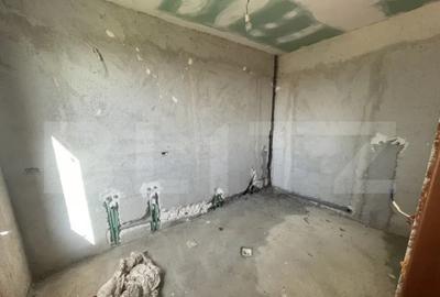 Casă cu 7 camere cu Teren 1300 Mp în Central - 1