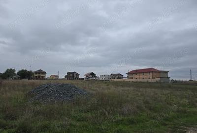 Teren de 2000 mp, în Km 5