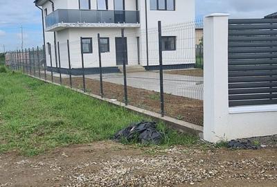Casă cu 4 camere în Răzvad