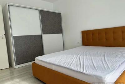 Apartament cu 3 camere semidecomandat în Dumbrăvița