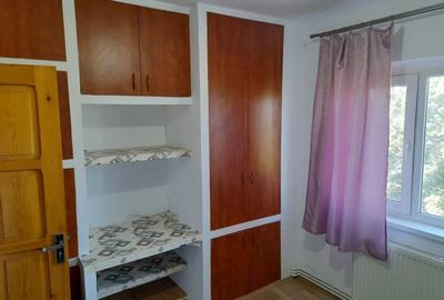 Inchiriez apartament doua camere micro 14, 1500 lei - 1