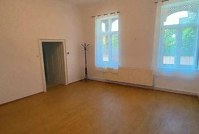 Vand apartament 2 camere la curte - 4