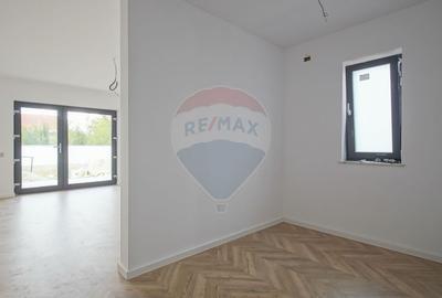 Casă cu 4 camere cu Teren 560 Mp în Stupini - 16