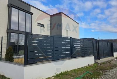 Casă cu 5 camere cu Teren 215 Mp în Cârcea - 4