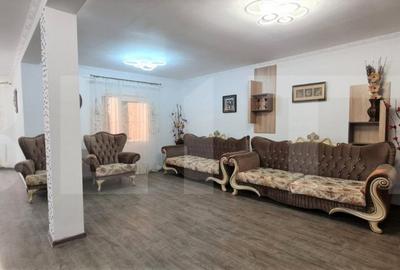 Casă cu 5 camere cu Garaj în Central - 9