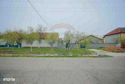 Casă cu 4 camere cu Teren 2440 Mp în Oșorhei - 8