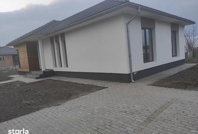 Casă cu 4 camere cu Teren 95 Mp în Unirea - 5