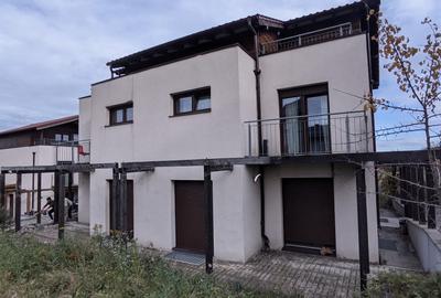 Casa tip duplex de vânzare, 12 camere, 462 mp, zona Eugen Ionesco spre Făget Casa tip duplex de vânzare, 12 camere, 462 mp, zona Eugen Ionesco spre Făget - 1