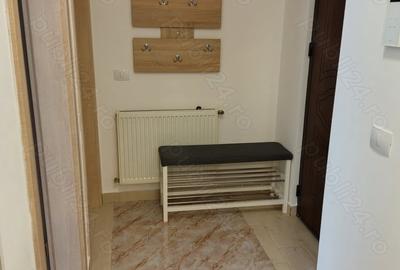 Apartament cu 3 camere decomandat în Tractorul - 1