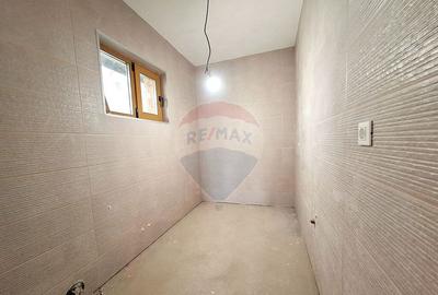 Casa / Vila la gri aproape gata sa devina acasa ! - 13